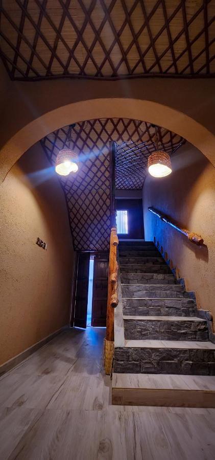 Aldar Inn 니즈와 외부 사진