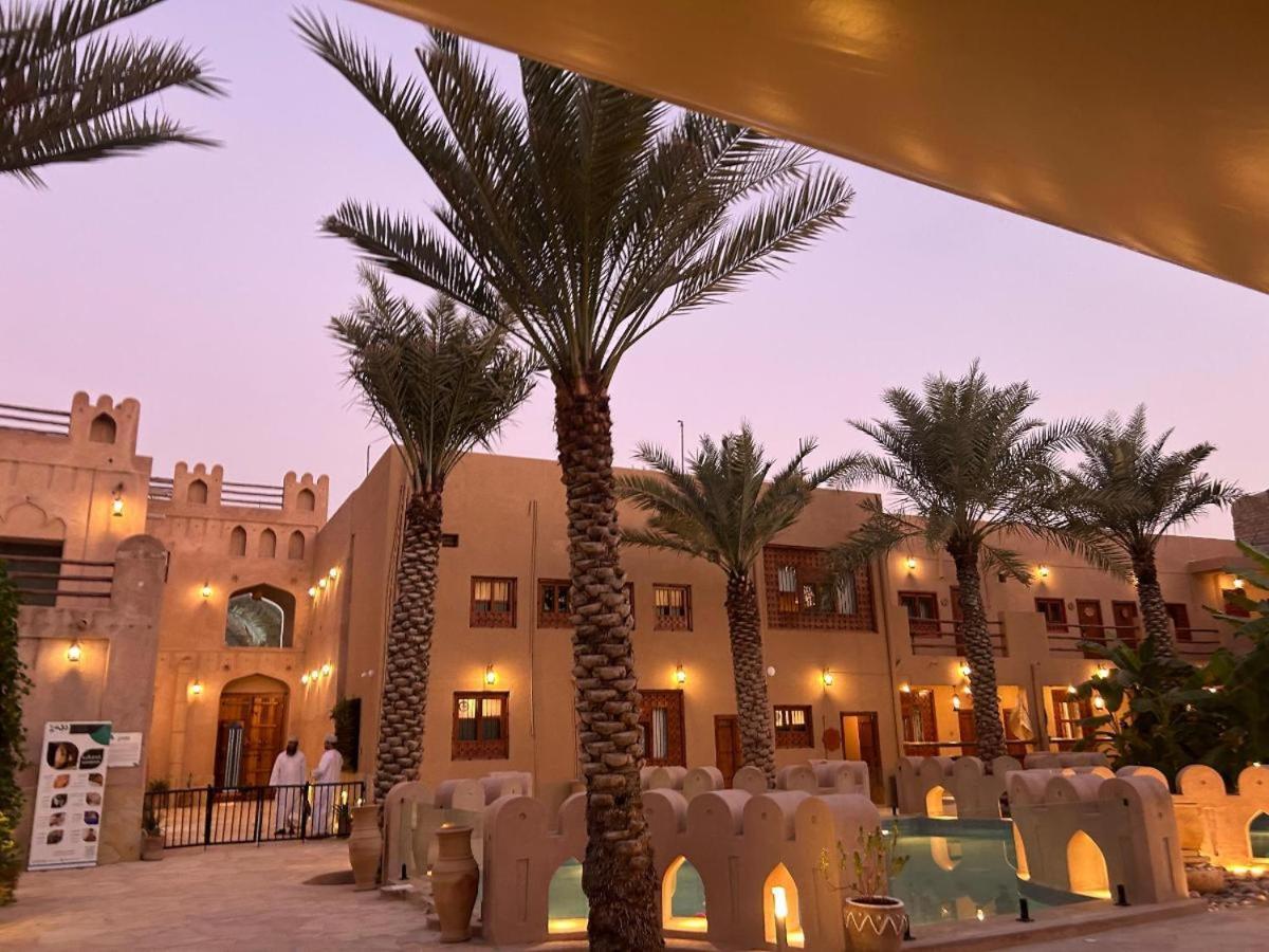 Aldar Inn 니즈와 외부 사진